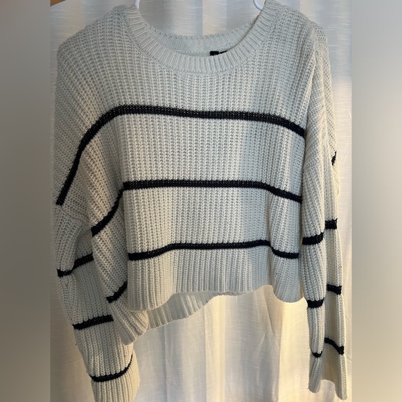 Sweaters - Women white and navy striped crop sweater size M good condition
